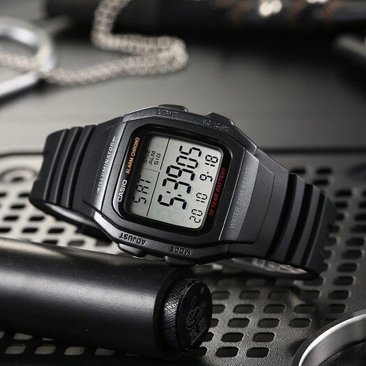 Laikrodis vyrams CASIO W-96H-1B + dėžutė